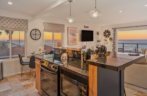 Village of La Jolla Condo | Sur La Mer, beachfront, tidal pools!