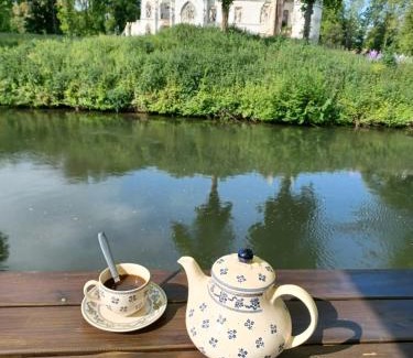 Pont-Remy Boat Rental | Sur la Somme à bord de la péniche Arche de Noé