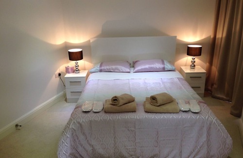 St. Mark's Apartment | Surbiton Hills Deluxe Apartment