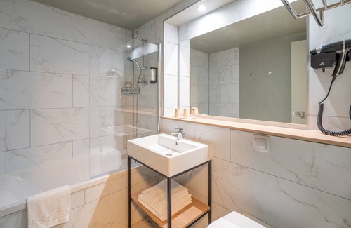 Tonnay-Charente Hotel | Sure Hotel by Best Western Rochefort-Sur-Mer