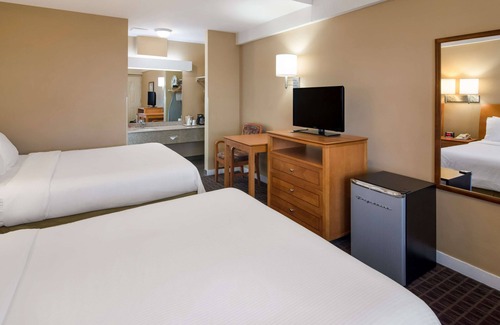 Pemberton Heights Hotel | SureStay Hotel by Best Western North Vancouver Capilano