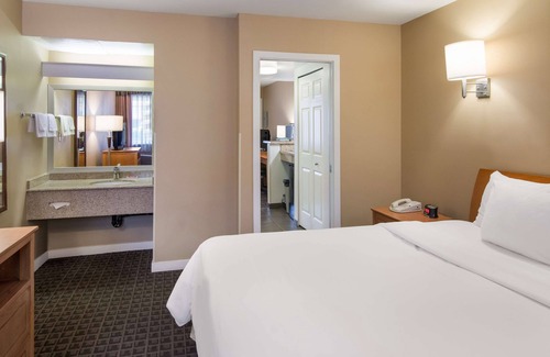 Pemberton Heights Hotel | SureStay Hotel by Best Western North Vancouver Capilano