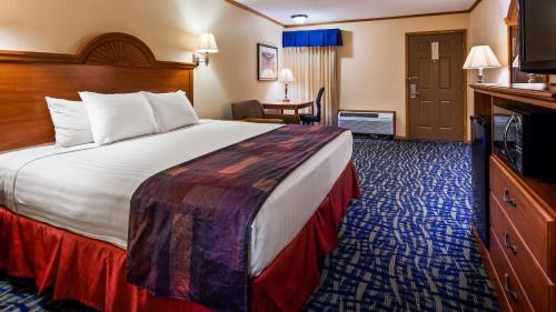 Kansas City Hotel | SureStay by Best Western Kansas City Country Inn North