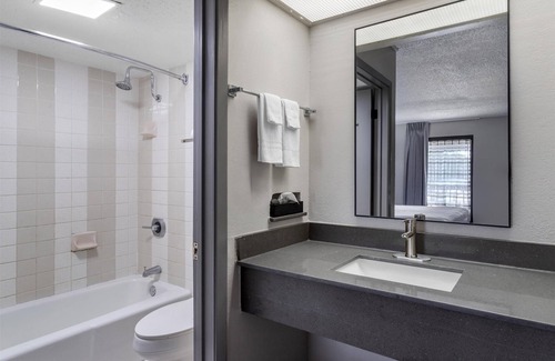 Victoria Hotel | SureStay by Best Western Victoria