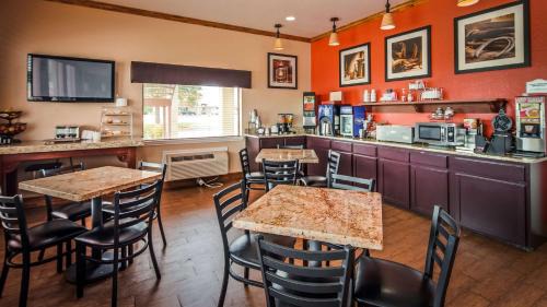 Floresville Hotel | SureStay Hotel by Best Western Floresville
