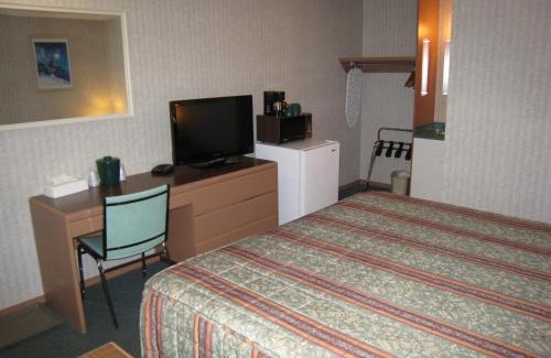 Rossland Hotel | SureStay Hotel by Best Western Rossland Red Mountain