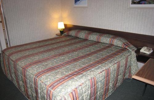 Rossland Hotel | SureStay Hotel by Best Western Rossland Red Mountain