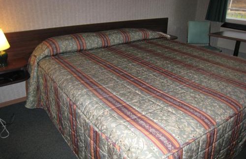 Rossland Hotel | SureStay Hotel by Best Western Rossland Red Mountain