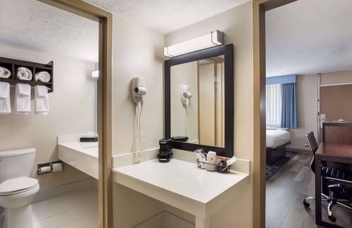Bardstown Hotel | SureStay Hotel by Best Western Bardstown General Nelson