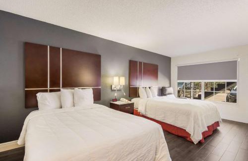 North Trail Hotel | SureStay Hotel by Best Western Sarasota Lido Beach