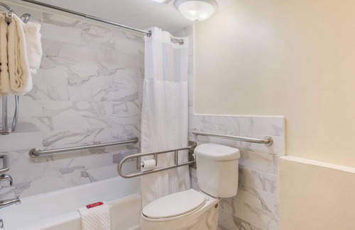 Indian Beach Sapphire Shores Hotel | SureStay Hotel by Best Western Sarasota Lido Beach