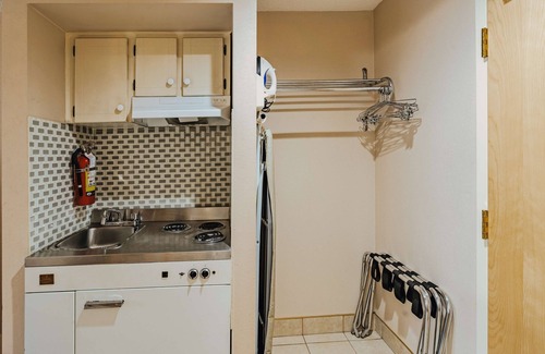 Coquitlam Hotel | SureStay Plus by Best Western Coquitlam