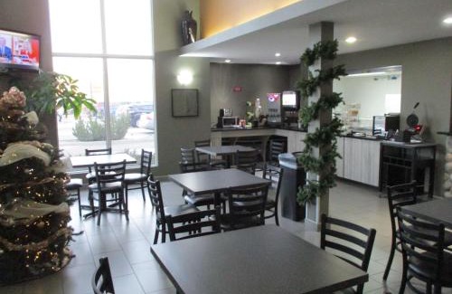 South Lethbridge Hotel | SureStay Plus Hotel by Best Western Lethbridge