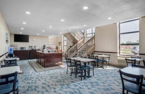 Greenwood Hotel | SureStay Plus Hotel by Best Western Greenwood