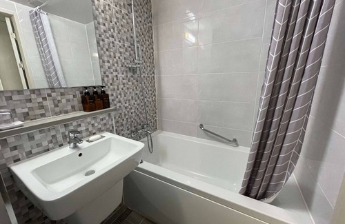 Asan Hotel | SureStay Plus Hotel By Best Western Asan