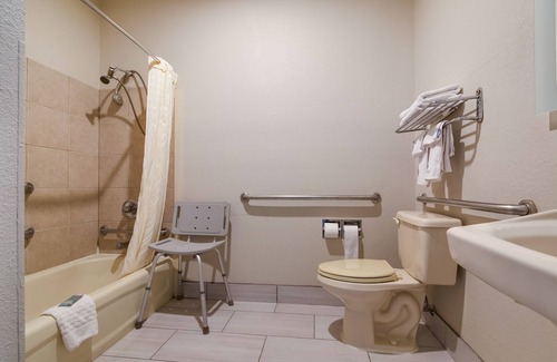 Topeka Hotel | SureStay Plus Hotel by Best Western Topeka Northwest