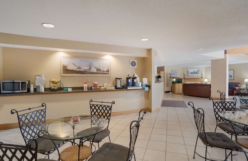Elizabethtown Hotel | SureStay Plus Hotel by Best Western Elizabethtown Hershey
