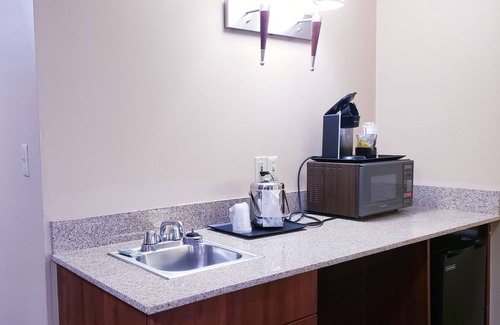 Black River Falls Hotel | SureStay Plus Hotel by Best Western Black River Falls