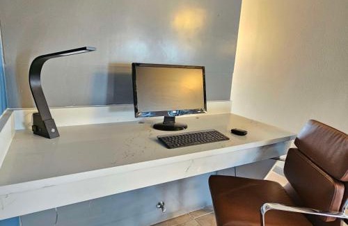 Victoria Hotel | SureStay Studio by Best Western Victoria