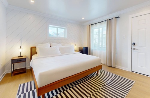 North End Hotel | Surf Club - King Bed, 2 Mins to OC Beach & POOL
