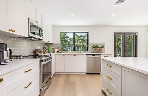 Southside House | Surf Side Retreat - WPB Luxury Escape