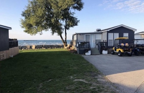 Sherkston House | Surf Side Retreat