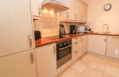 Chysauster Apartment | SURF SONG, pet friendly, with pool in Penzance