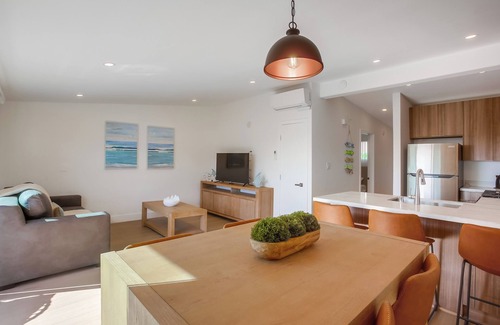 Country Club Apartment | Surf Spot 1 - beautiful 1 bedroom apartments walking distance to Windansea Beach