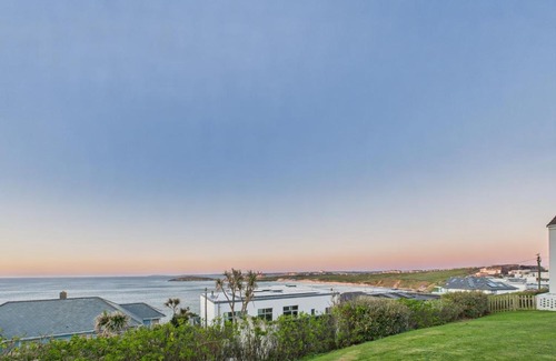 Newquay House | Surf View by Signature Stays - Newquay House with Pool - Parking - Sleeps 6