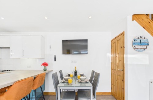 Newquay House | Surf View by Signature Stays - Newquay House with Pool - Parking - Sleeps 6