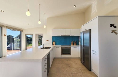 Hot Water Beach Villa | Surf View Hot Water Beach, Surf View Hot Water Beach