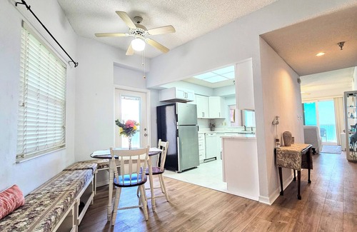 Palm Coast Condo | 🌅"Surfclub Retreat"🌴6th Floor Penthouse Corner! Wraparound Balcony! Ocean Views!🏖️