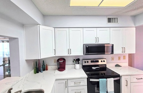 Palm Coast Condo | 🌅"Surfclub Retreat"🌴6th Floor Penthouse Corner! Wraparound Balcony! Ocean Views!🏖️