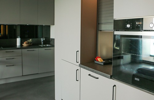 Bodrum City Center Apartment | Surfer Caravan Gastro Pub & Suites - Rhino Suite