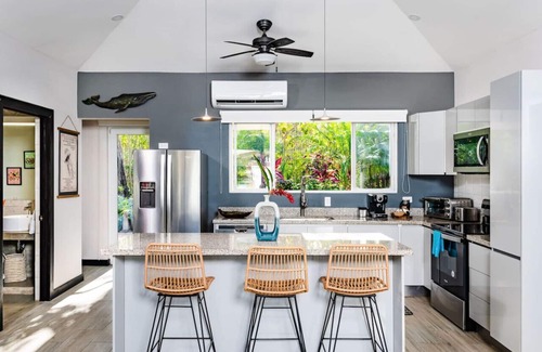 Avellanas Beach House | Surfer's Heaven - Modern, new home, close to beach