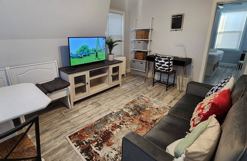 Queens Apartment | Surfer's Paradise 2 blocks from the beach in NYC with shared fenced-in backyard.