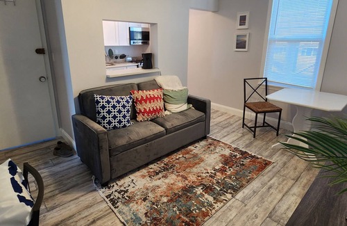 Queens Apartment | Surfer's Paradise 2 blocks from the beach in NYC with shared fenced-in backyard.