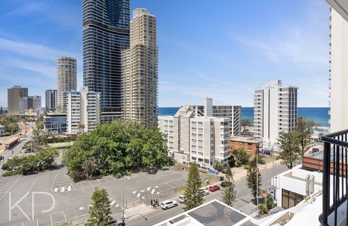 Gold Coast Apartment | Surfers Paradise Unit (Level 10)