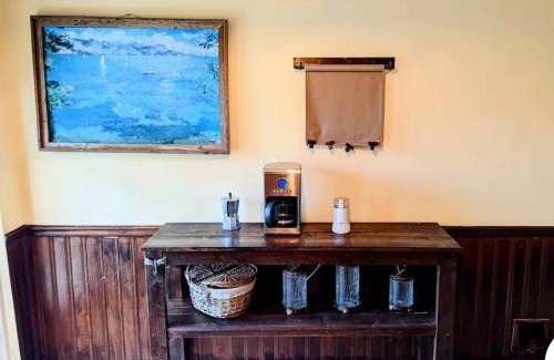 North Beach House | Surfers Paradise: Cozy Home near Hanna Park Poles