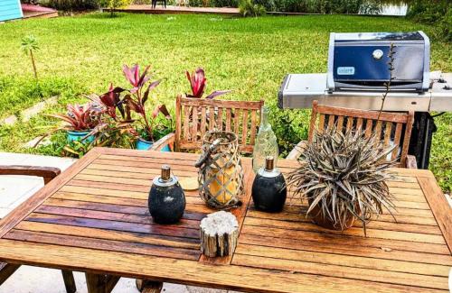 North Beach House | Surfers Paradise: Cozy Home near Hanna Park Poles