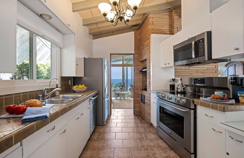 East Mesa House | Surfers Paradise - The Ultimate Ocean View Above Shoreline Drive
