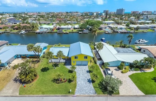 Cocoa Isles House | Surfer‘s Sunshine Waterfront home, walking distance to the Beach