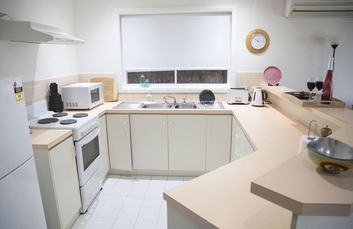 Port Lincoln House | Surfleet Holiday Unit~ the place that offers a little ‘beach-side’ getaway.