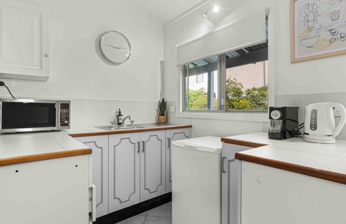 Culburra Beach Apartment | Surfrider Studio - Pet Friendly - 1 Night Stays!