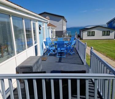 Westleigh Ski Chalet | Surfs Up Lodge - Westward Ho!