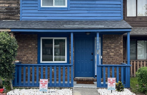 Surfside Beach House | Surfside Beach. Cute & Cozy townhome 4 mins from the ocean !