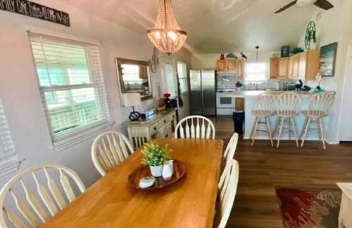 Surfside Beach House | Surfside Beach Home 6 beds. Sleeps 8 to 10