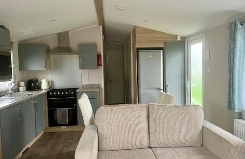 Cayton Bay Apartment | Surfside Bliss - Cayton Bay Park caravan