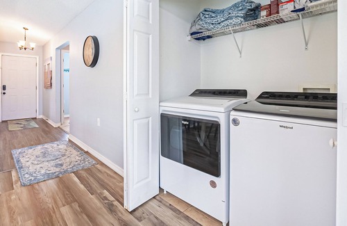 Gulf Breeze House | Surfside Cottage - 3BR/2BA - Close to Beaches & Zoo