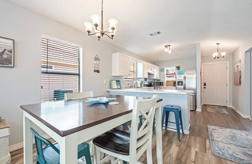 Gulf Breeze House | Surfside Cottage - 3BR/2BA - Close to Beaches & Zoo